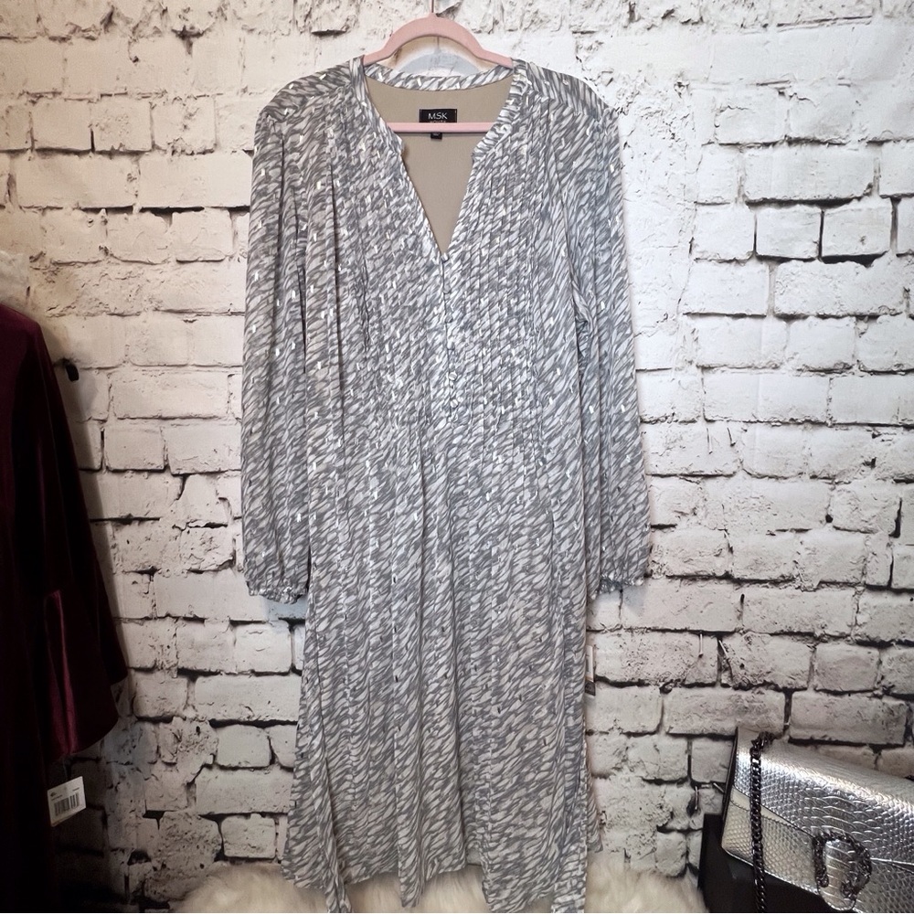 MSK Plus Size Gray/Silver Pin-tucked Pleats Shift Dress with Tie Waist 24W
